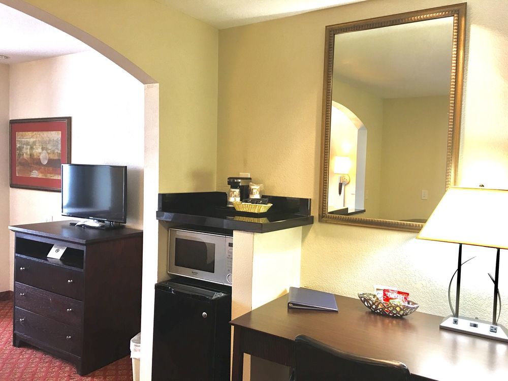 Best Western Roanoke Inn & Suites Ngoại thất bức ảnh